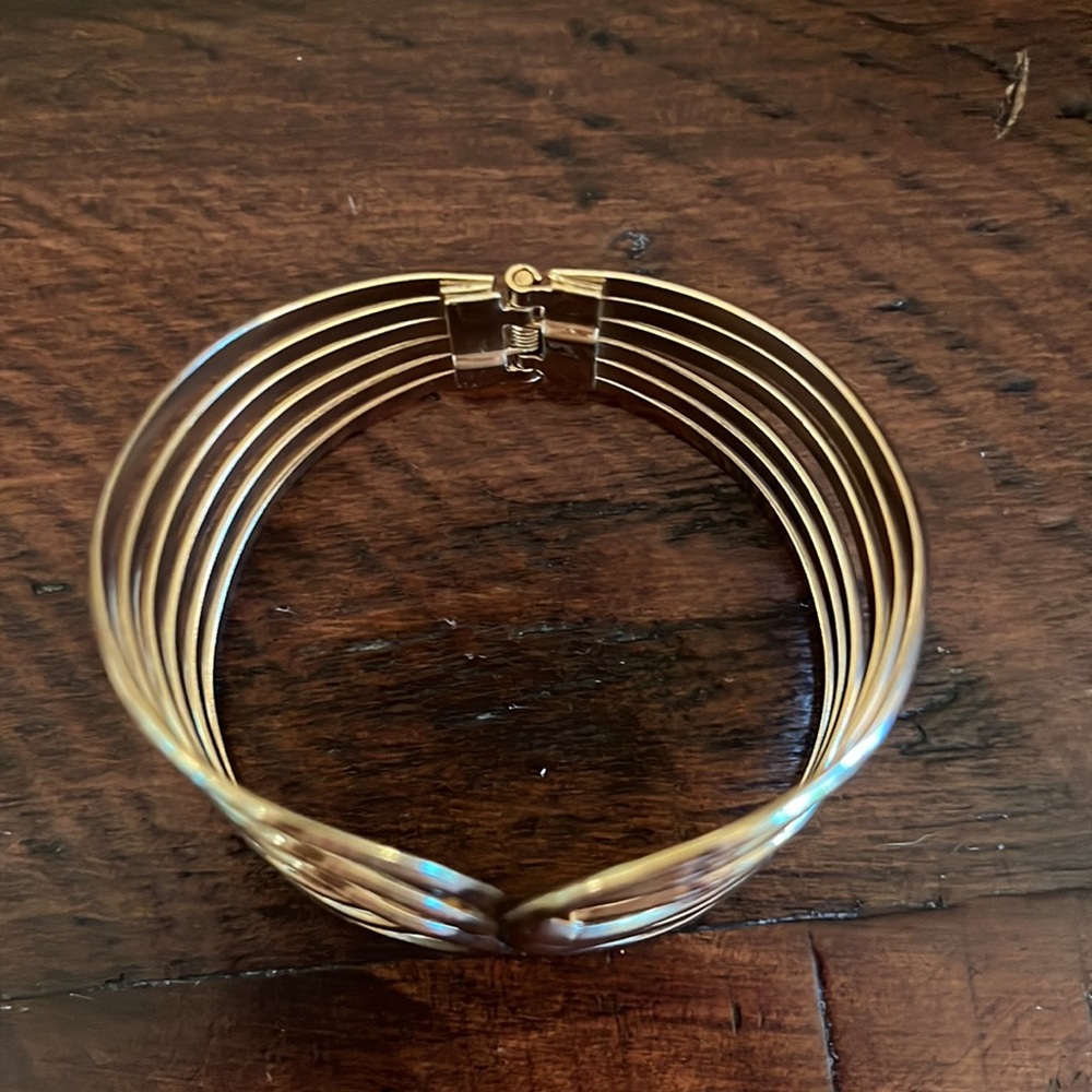 Gold hinge cuff - Picture 3 of 4